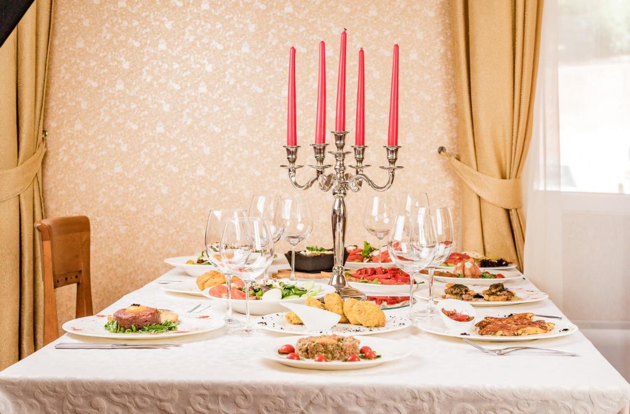 Spa Hotel Dvoretsa فيلينغراد المظهر الخارجي الصورة A table set for a Seder meal