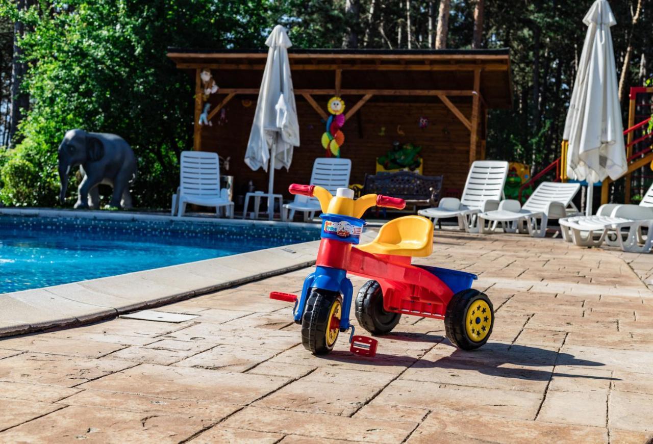 Spa Hotel Dvoretsa فيلينغراد المظهر الخارجي الصورة A tricycle