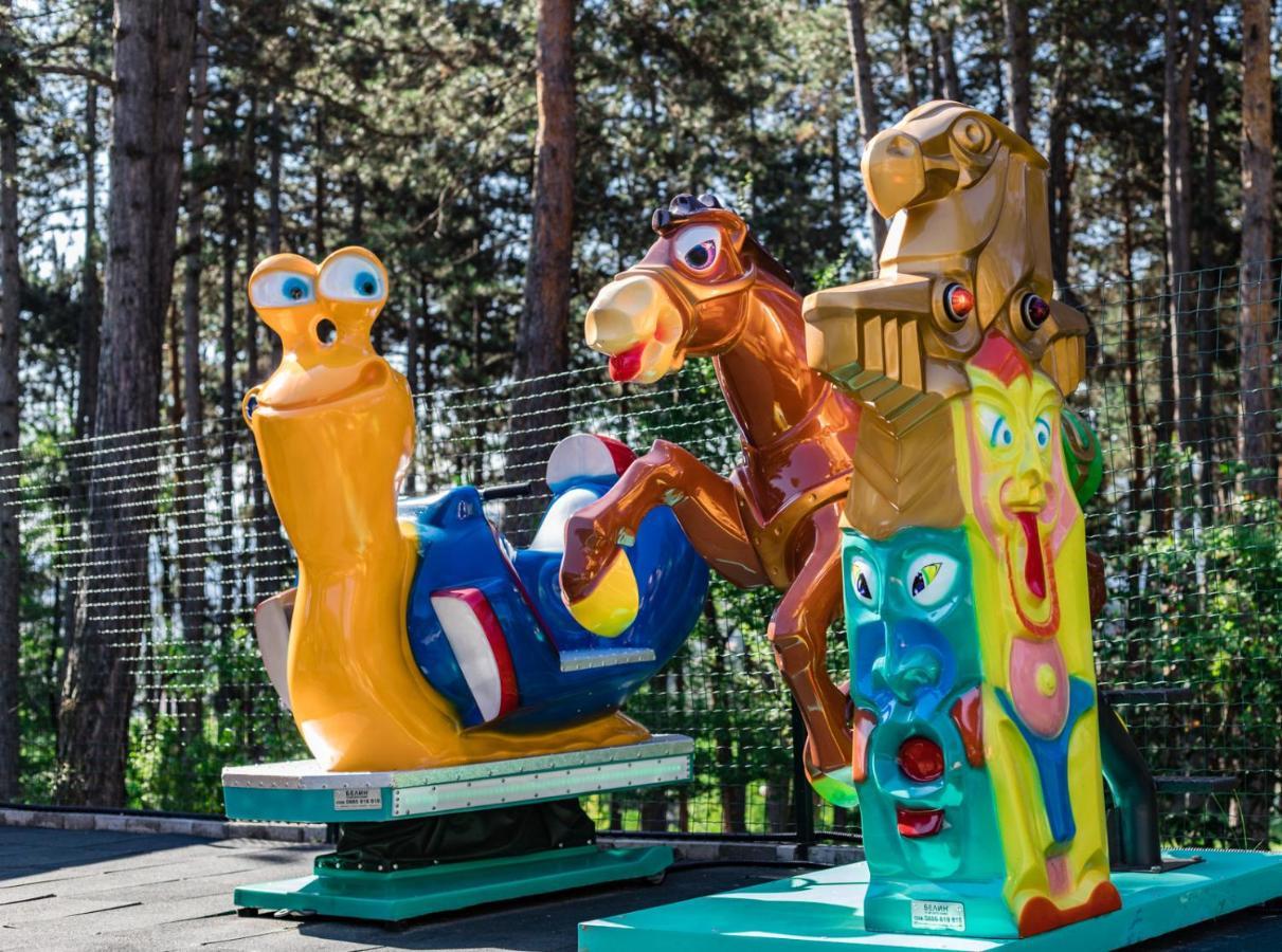 Spa Hotel Dvoretsa فيلينغراد المظهر الخارجي الصورة The Snail and the Horse