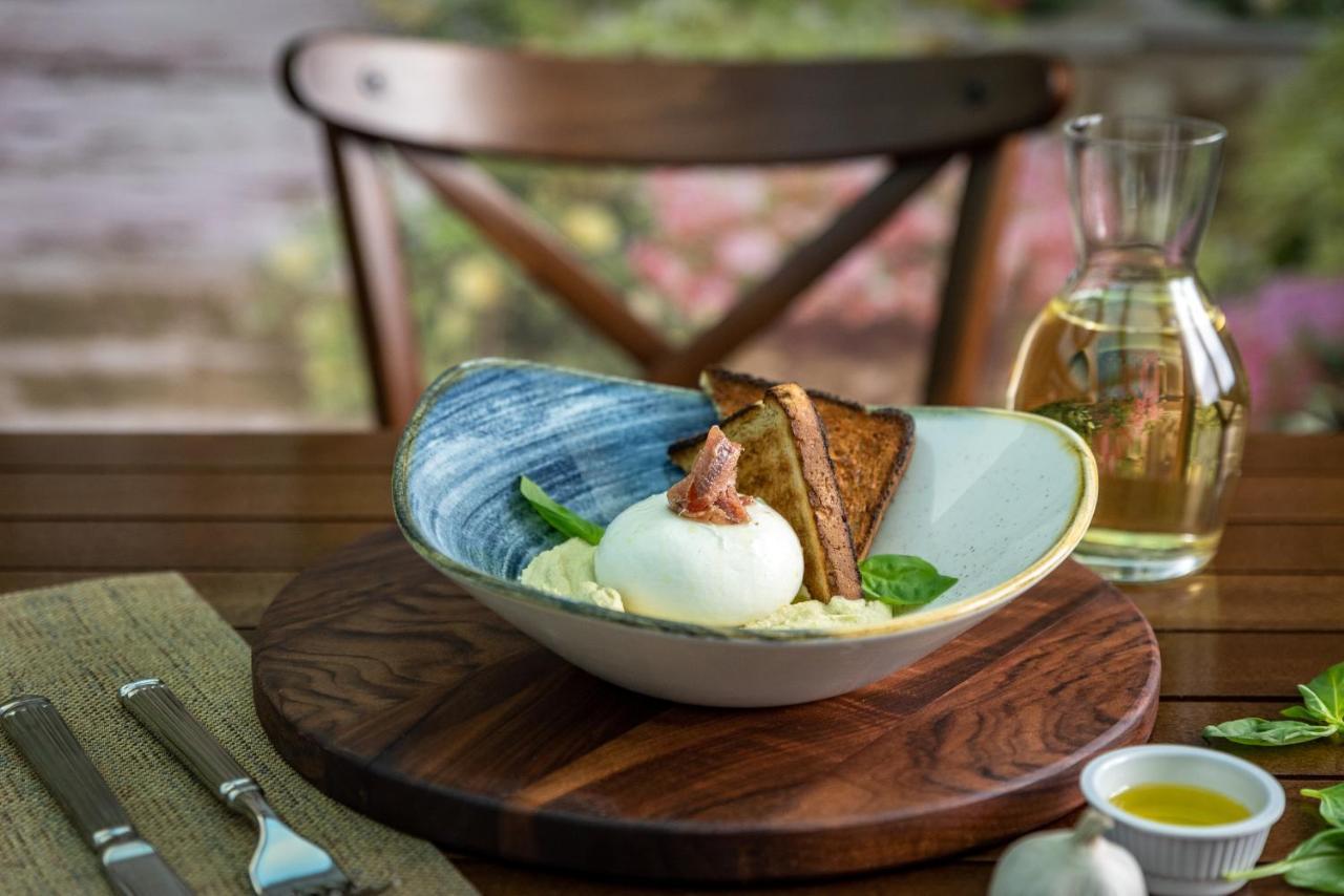 Spa Hotel Dvoretsa فيلينغراد المظهر الخارجي الصورة A salad with a poached egg