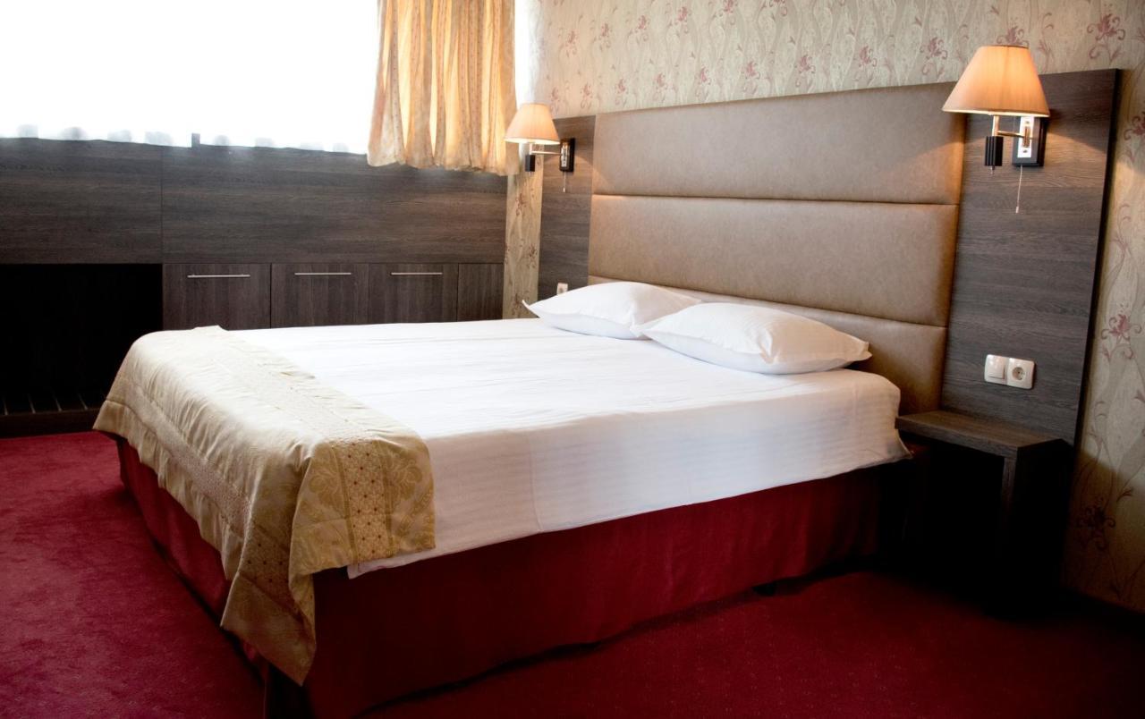 Spa Hotel Dvoretsa فيلينغراد المظهر الخارجي الصورة A double bed