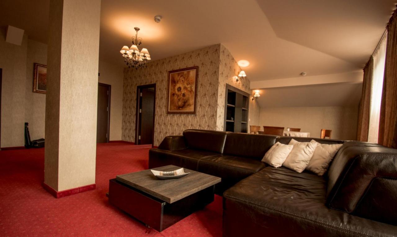 Spa Hotel Dvoretsa فيلينغراد المظهر الخارجي الصورة A suite at the hotel
