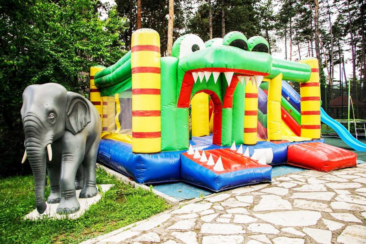 Spa Hotel Dvoretsa فيلينغراد المظهر الخارجي الصورة Inflatable playground