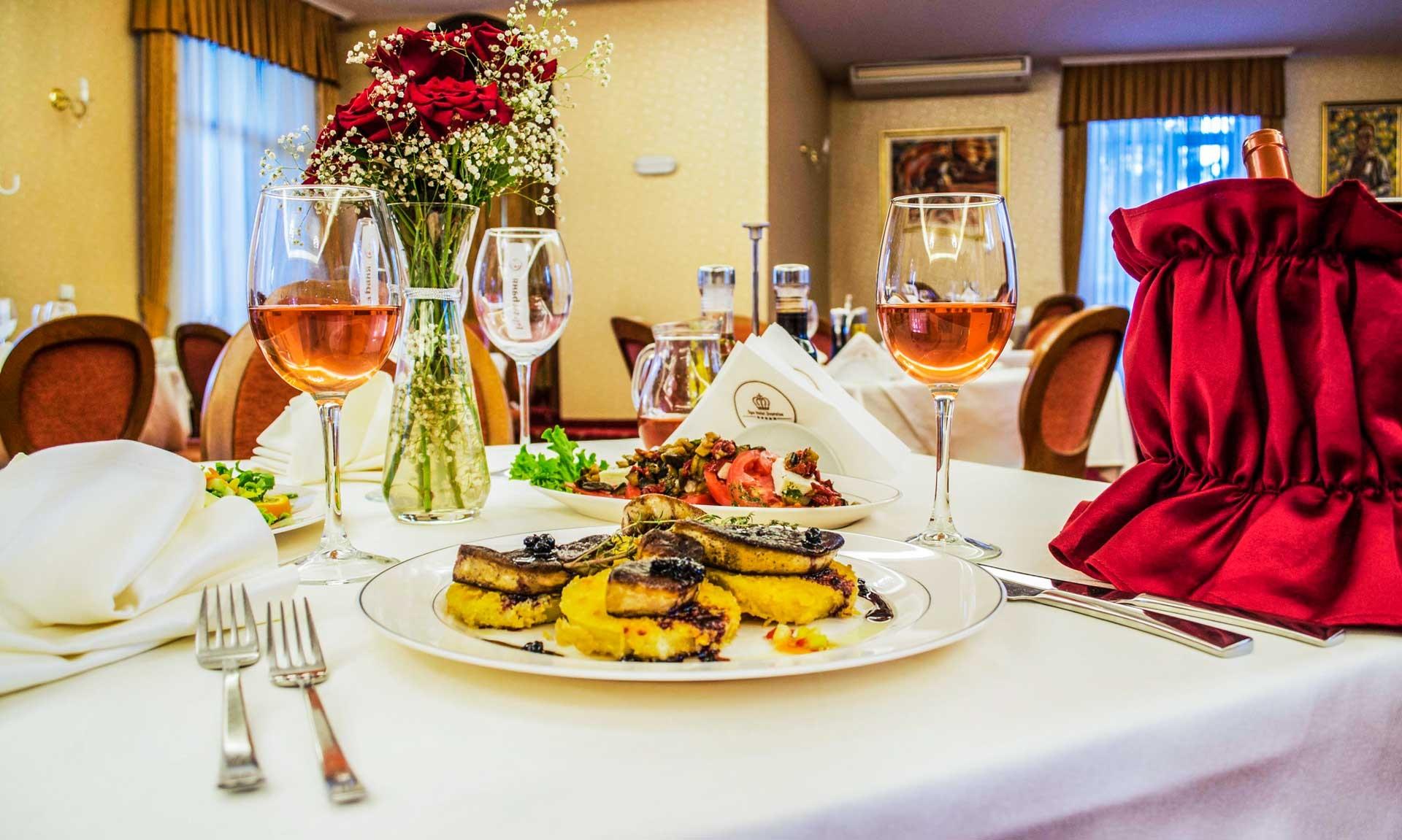 Spa Hotel Dvoretsa فيلينغراد المظهر الخارجي الصورة A restaurant in Vilnius, Lithuania