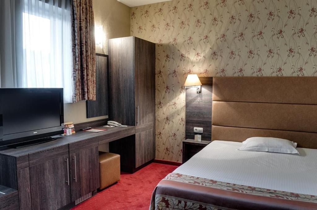 Spa Hotel Dvoretsa فيلينغراد المظهر الخارجي الصورة A room at the hotel