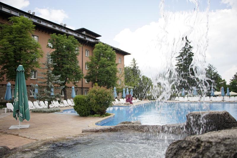 Spa Hotel Dvoretsa فيلينغراد المظهر الخارجي الصورة The outdoor pool at the Hotel