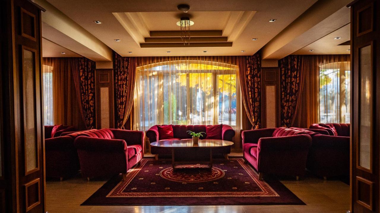 Spa Hotel Dvoretsa فيلينغراد المظهر الخارجي الصورة Lobby